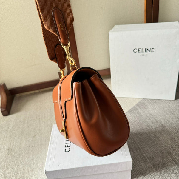 BORSA A TRACOLLA CON PATTA 23 IN PELLE DI AGNELLO MARRONE BRONZO E FERRAMENTA ORO