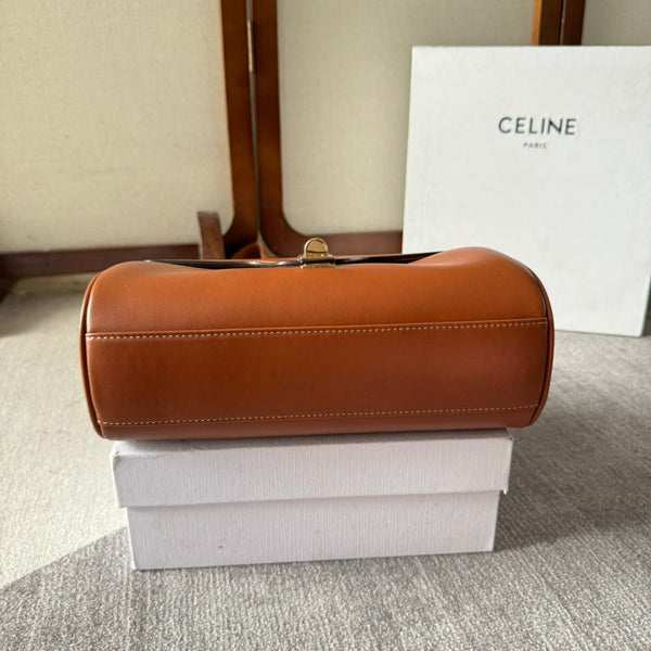 BORSA A TRACOLLA CON PATTA 23 IN PELLE DI AGNELLO MARRONE BRONZO E FERRAMENTA ORO