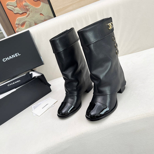 STIVALI CC CORTI 55 MM IN PELLE DI AGNELLO NERA CON FERRAMENTA ORO