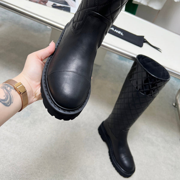 CC Classic Knee High Boots Quited Black Sheepskin Patent Leather 529337