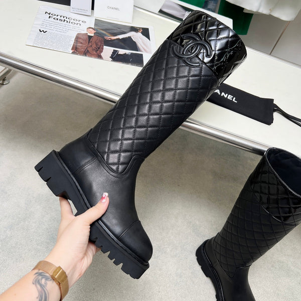 CC Classic Knee High Boots Quited Black Sheepskin Patent Leather 529337