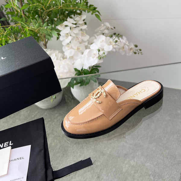CC 25 Mule Beige Vernice Vitello Oro Doppia C