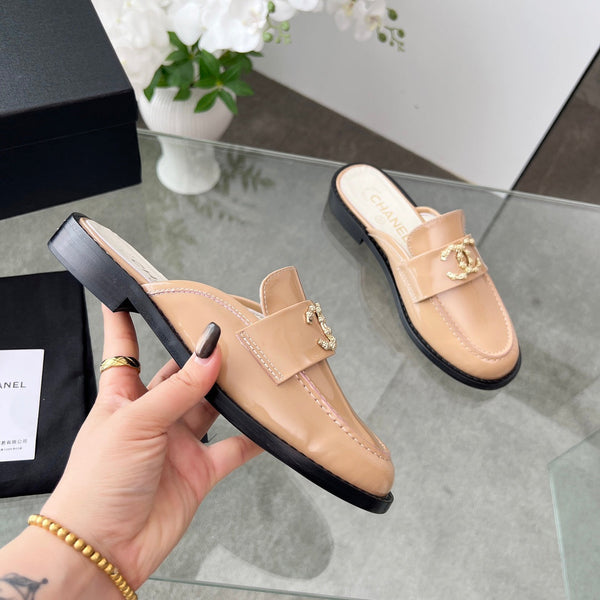 CC 25 Mule Beige Vernice Vitello Oro Doppia C