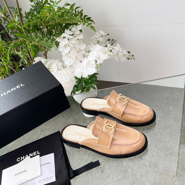 CC 25 Mule Beige Vernice Vitello Oro Doppia C