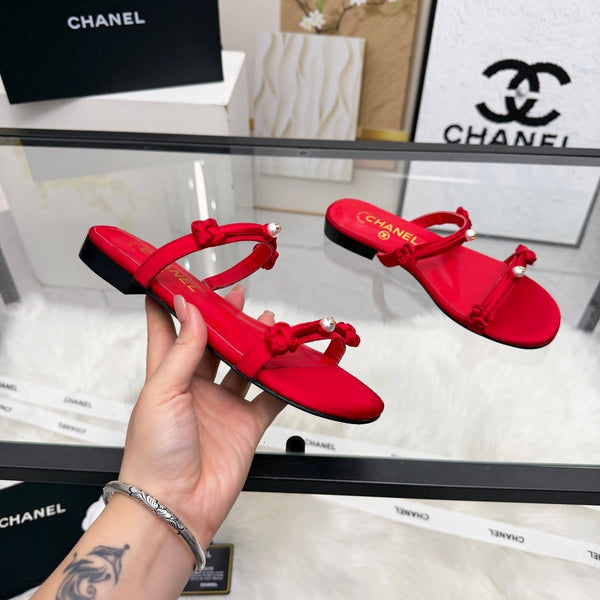 CC 2026 Pearl Slide Cuir Satiné Rouge 692024