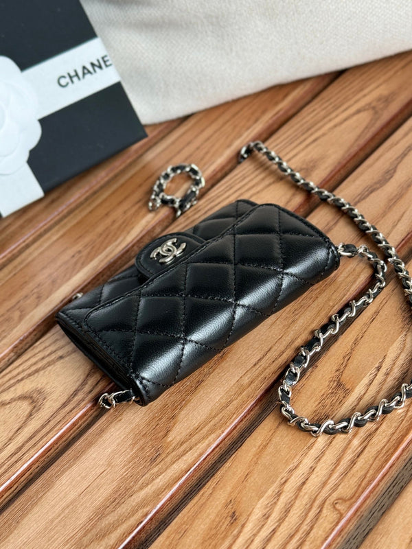 CC 24 Classic Wallet On Chain 11cm Black Sliver Metal Lamskin 240660