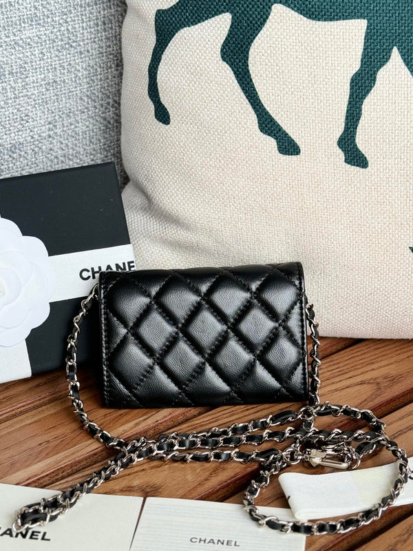 CC 24 Classic Wallet On Chain 11cm Black Sliver Metal Lamskin 240660