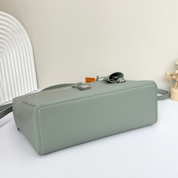 LP Extra Pouch L27 Eucalyptus Calfskin 231579