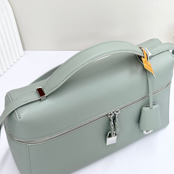 LP Extra Pouch L27 Eucalyptus Calfskin 231579