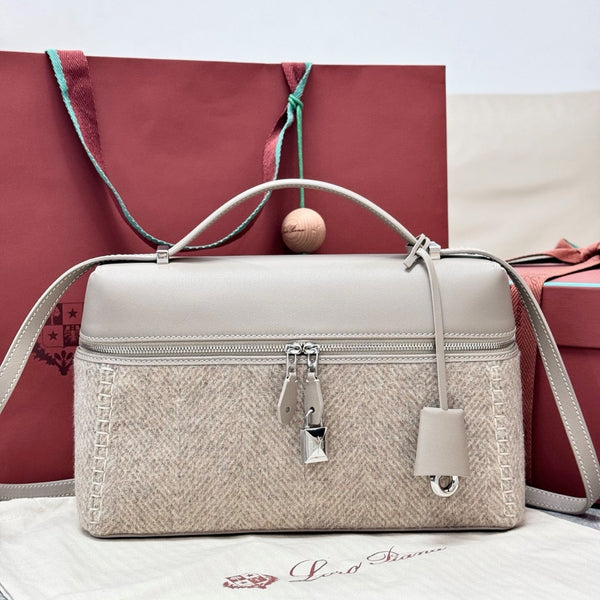LP Extra Pouch L27 Cream Cashmere Calfskin 282244