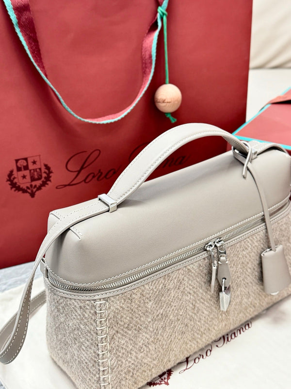 LP Extra Pouch L27 Cream Cashmere Calfskin 282244