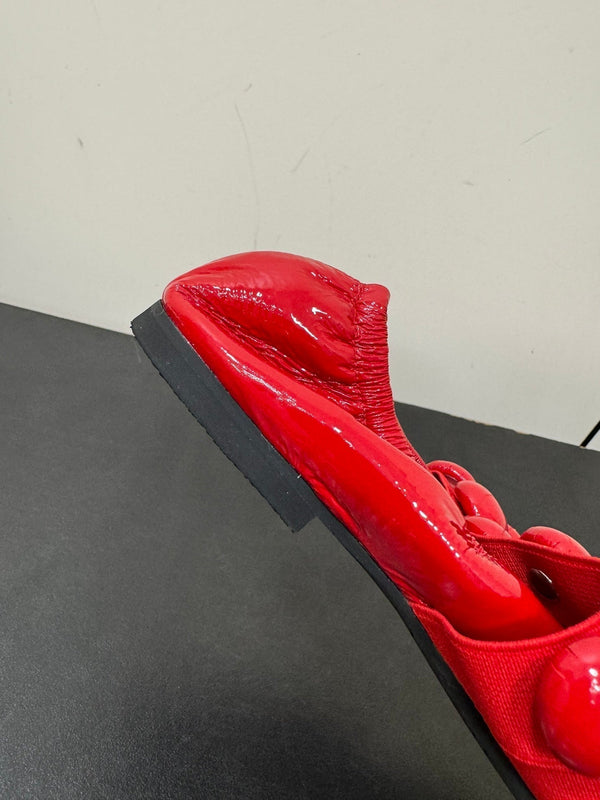ALAIA SPHERE BALLET FLATS IN CHERRY RED LAMBSKIN