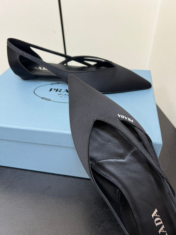 BALLERINE IN RASO NERO CON TAGLI