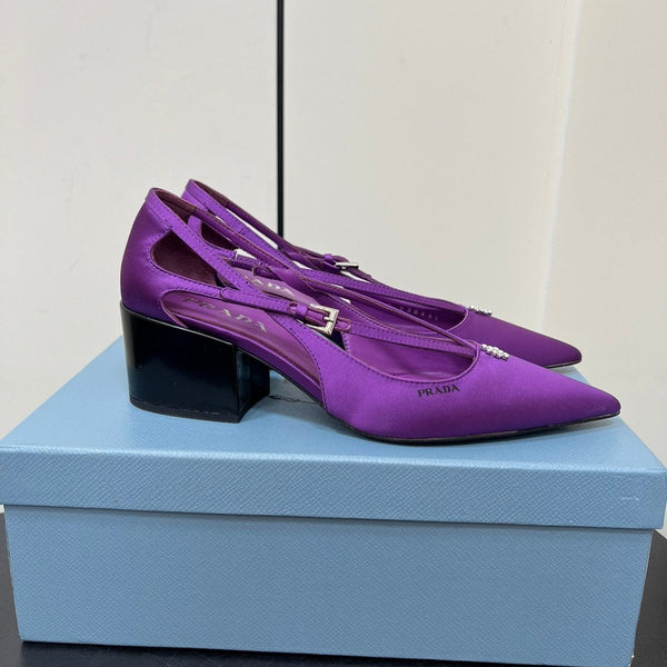 DÉCOLLETÉ CON FIBBIA DI PERLINE IN RASO VIOLA