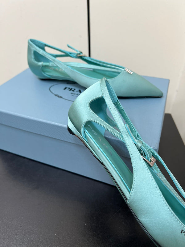 BALLERINA CON TAGLI IN RASO BLU TURCHESE E FIBBIA CON PERLINE