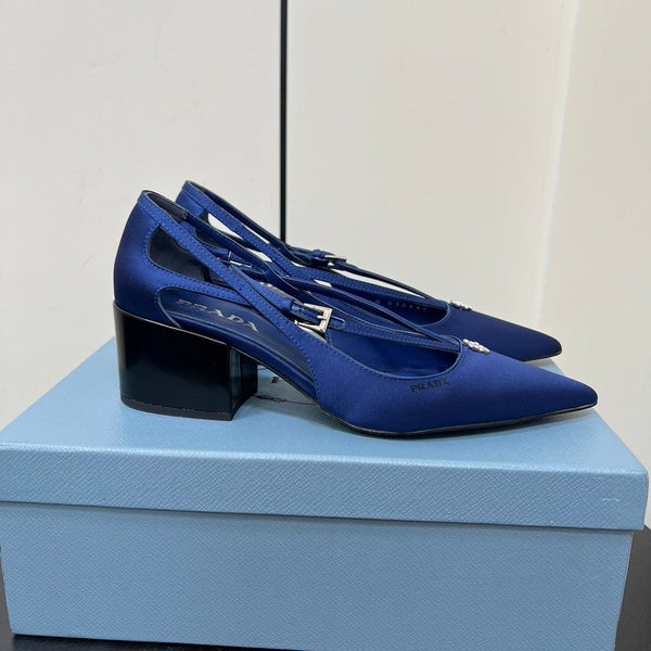 DÉCOLLETÉ CON TAGLIO E FIBBIA CON PERLINE IN RASO BLU NAVY