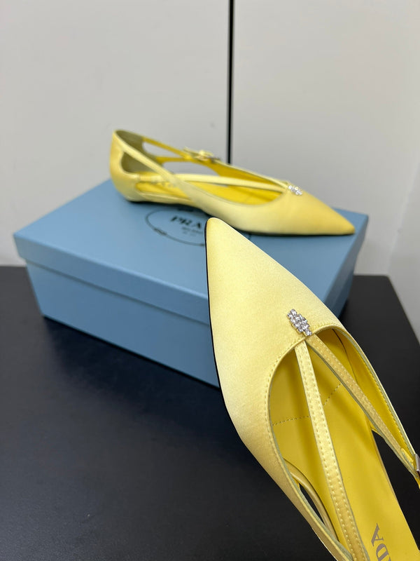 BALLERINA CON TAGLI IN RASO GIALLO CHIARO E FIBBIA CON PERLINE