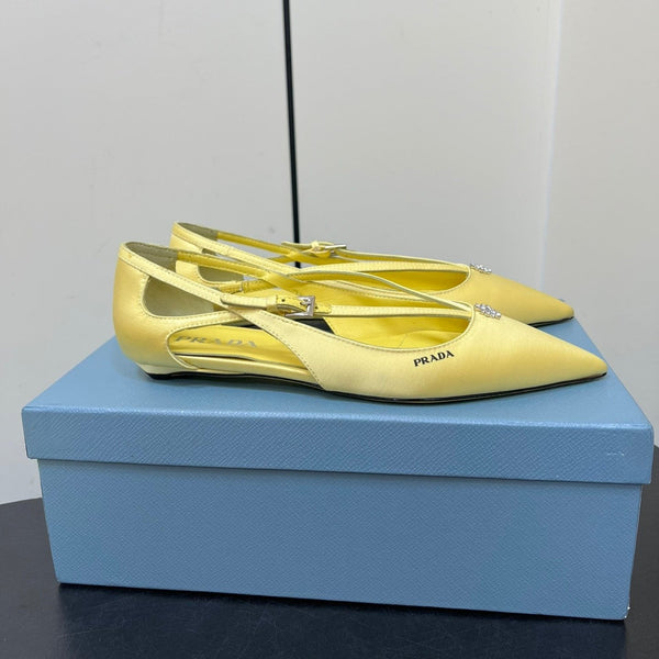 BALLERINA CON TAGLI IN RASO GIALLO CHIARO E FIBBIA CON PERLINE