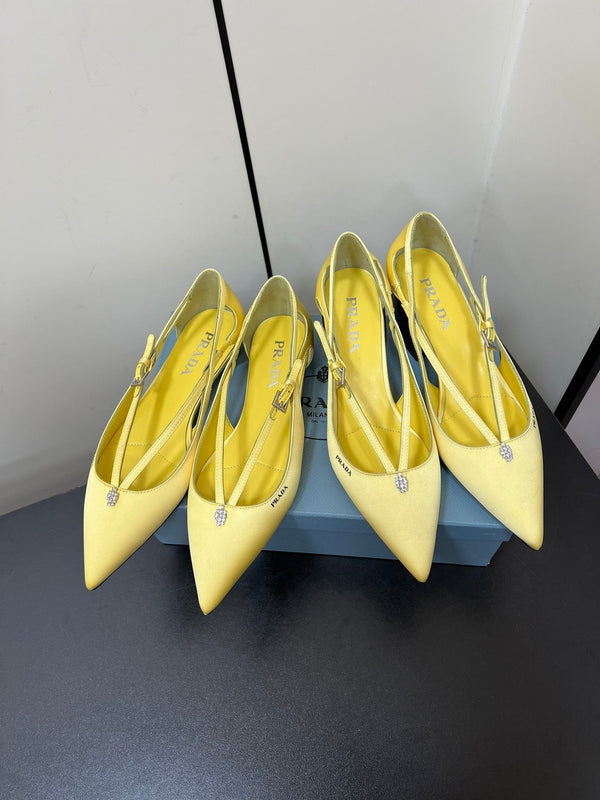 BALLERINA CON TAGLI IN RASO GIALLO CHIARO E FIBBIA CON PERLINE