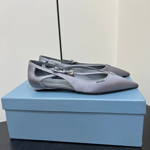 BALLERINA CON TAGLI IN RASO GRIGIO CALDO E FIBBIA CON PERLINE