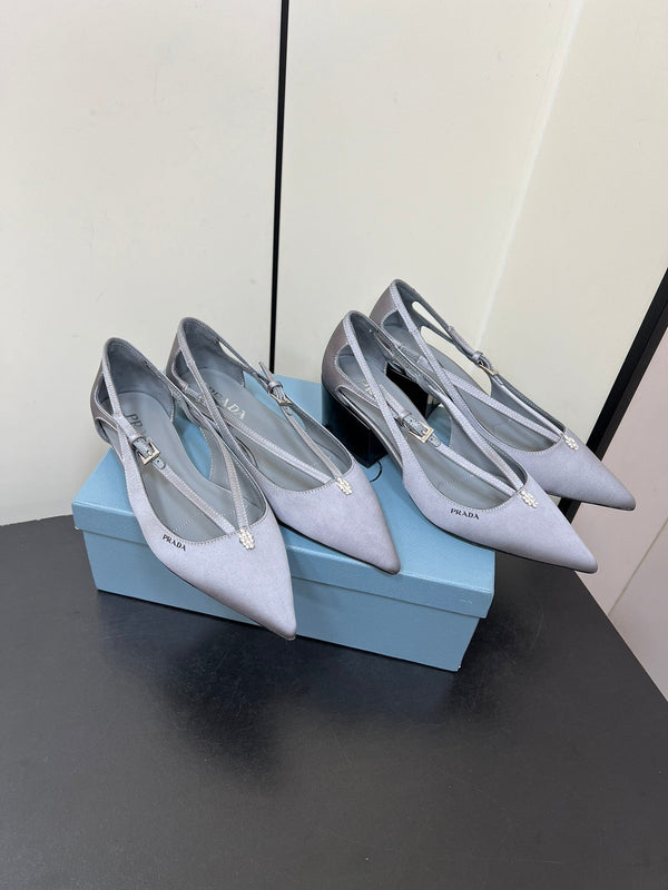 BALLERINA CON TAGLI IN RASO GRIGIO CALDO E FIBBIA CON PERLINE