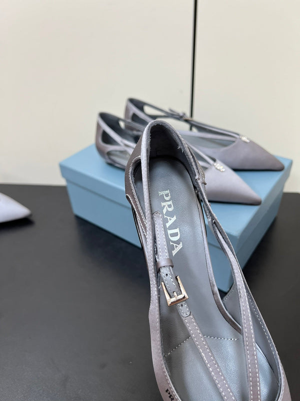 BALLERINA CON TAGLI IN RASO GRIGIO CALDO E FIBBIA CON PERLINE