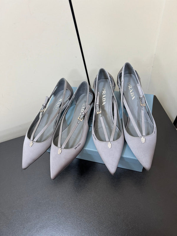 BALLERINA CON TAGLI IN RASO GRIGIO CALDO E FIBBIA CON PERLINE