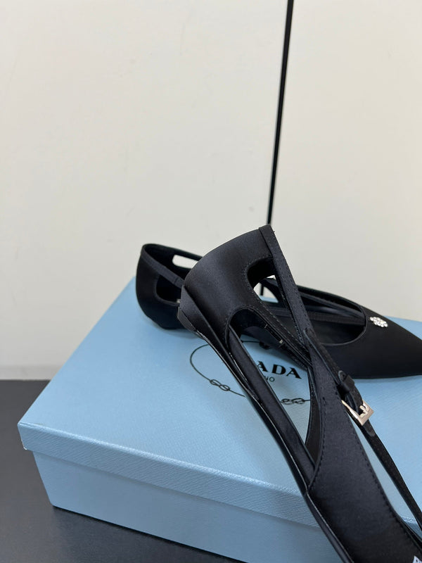 BALLERINA IN RASO NERO CON FIBBIA DI PERLINE ATTACCATA