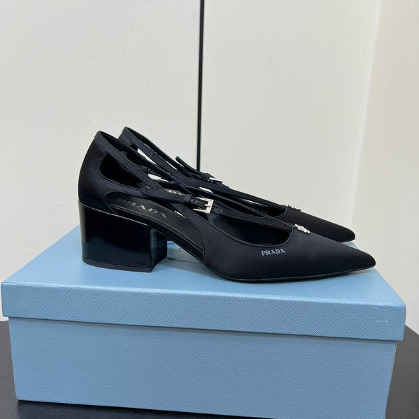 DÉCOLLETÉ CON FIBBIA DI PERLINE IN RASO NERO