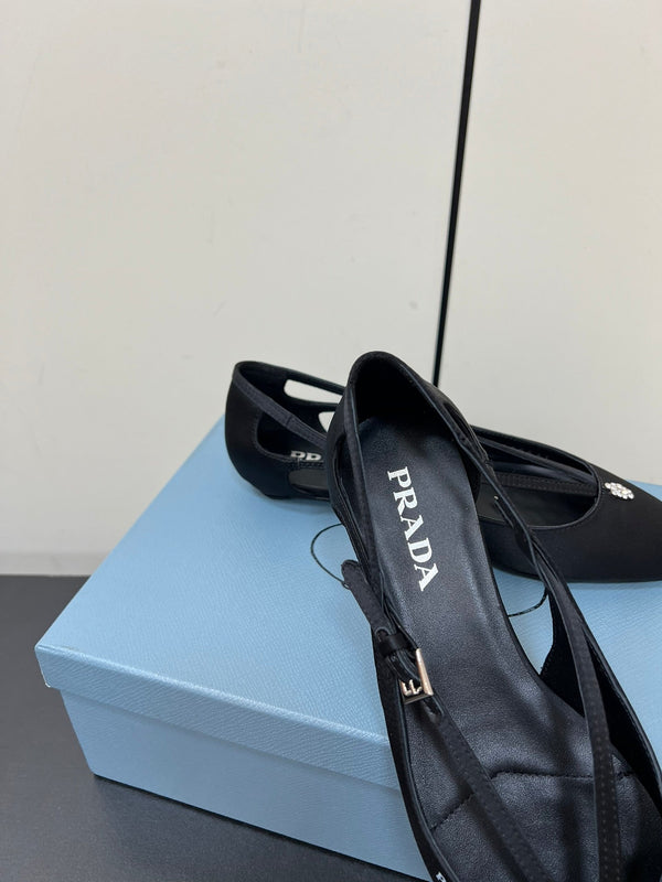 BALLERINA IN RASO NERO CON FIBBIA DI PERLINE ATTACCATA