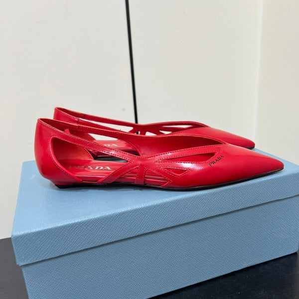 BALLERINA IN PELLE DI VITELLO ROSSA SPAZZOLATA CON TAGLI