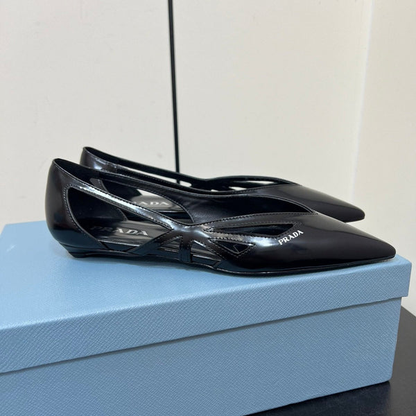 BALLERINA IN PELLE DI VITELLO NERA SPAZZOLATA CON TAGLIO