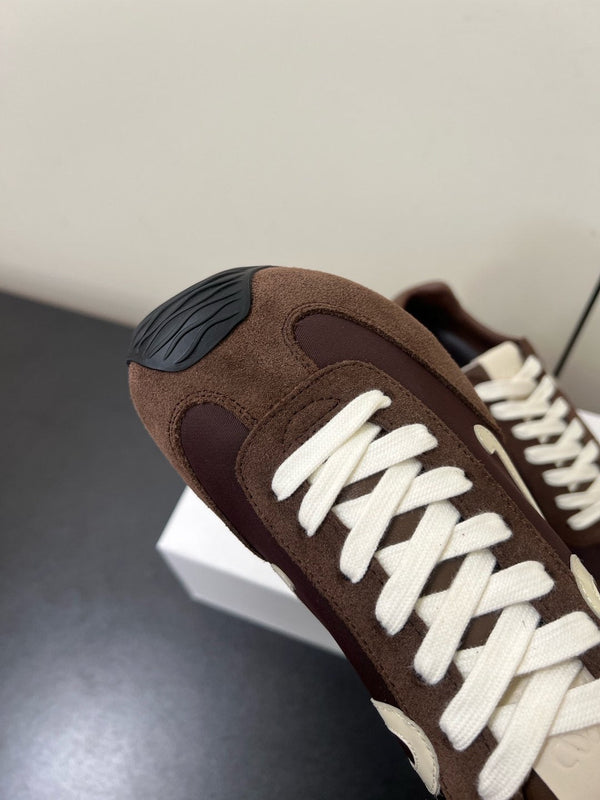 Sneaker Loewe Ballet Runner 2.0 in nylon e pelle di pecora marrone