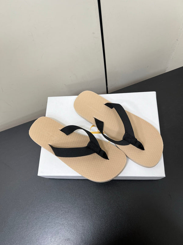 The Row Dune Flatform Thong Sandal In Beige Rubber And Black Canvas 340027