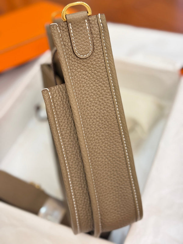 HM Evelyne 23cm Cuir Togo Taupe Clair 281206