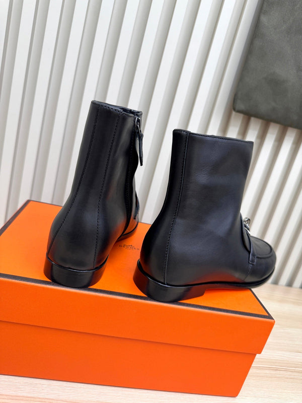 HM 25s Kelsy Ankle Boot Black Cowhide 466593