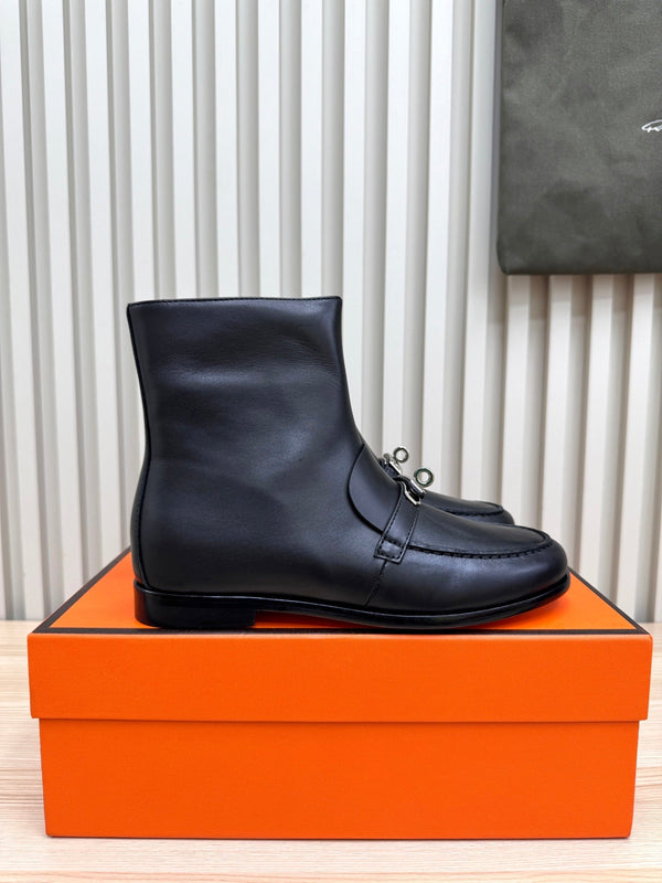HM 25s Kelsy Ankle Boot Black Cowhide 466593