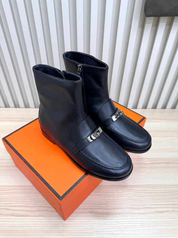 HM 25s Kelsy Ankle Boot Black Cowhide 466593