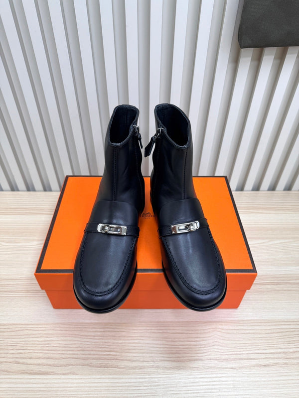 HM 25s Kelsy Ankle Boot Black Cowhide 466593