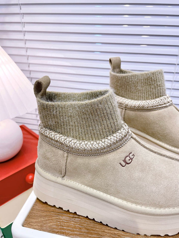 UGG Tazz Platform Boots Light Grey Frabic Suede 512866