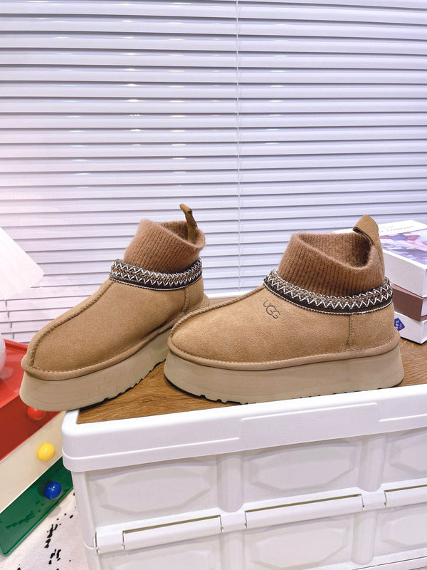 UGG Tazz Platform Boots Light Brown Frabic Suede 512867