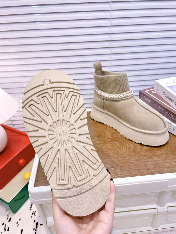 UGG Tazz Platform Boots Light Grey Frabic Suede 512866