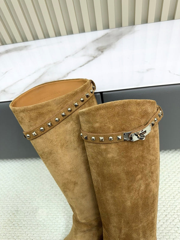 HM 25ss Bottes d'équitation Kelly Buckle Daim marron 576116