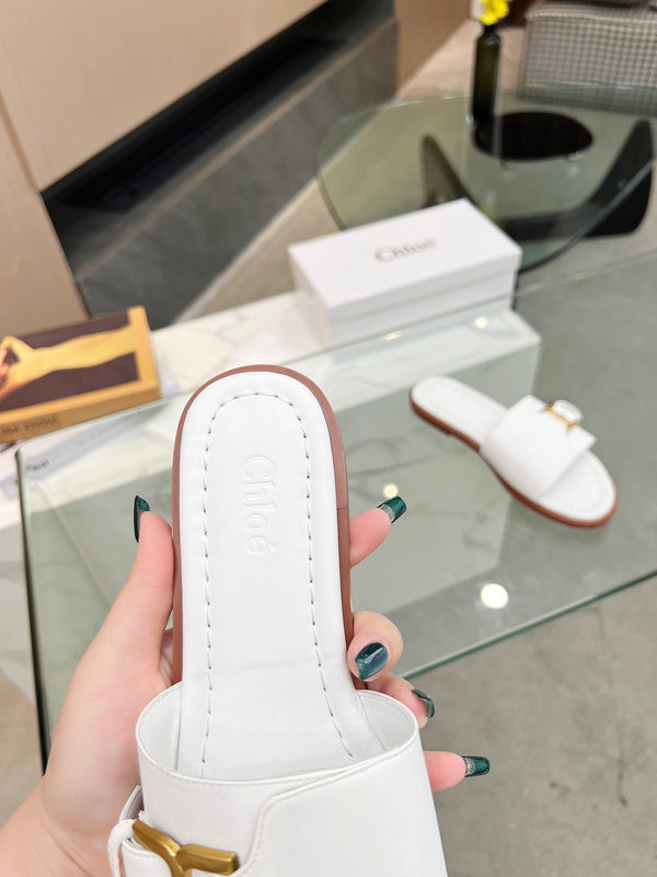 CHLOÉ HLOE MARCIE SLIDE IN WHITE CALFSKIN WITH GOLD HARDWARE