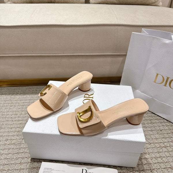 CD 25 C'EST DIO light beige patent leather 396128