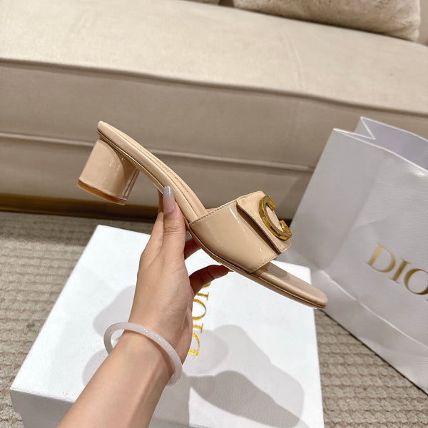 CD 25 C'EST DIO light beige patent leather 396128