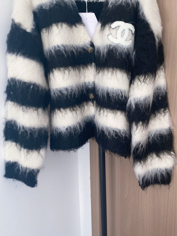 Chanel 2025 Cardigan Laine noire mélangée blanche