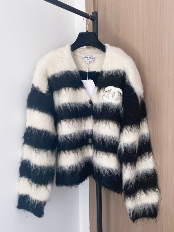 Chanel 2025 Cardigan Laine noire mélangée blanche