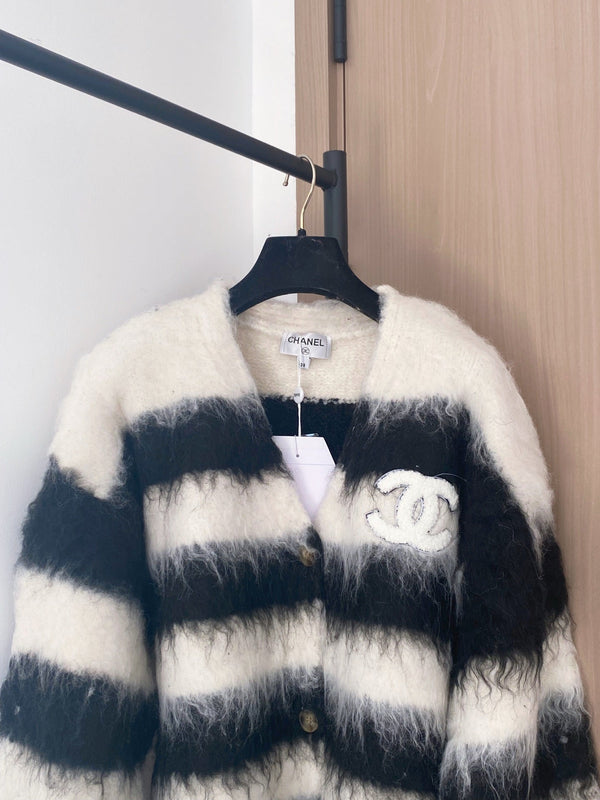 Chanel 2025 Cardigan Laine noire mélangée blanche