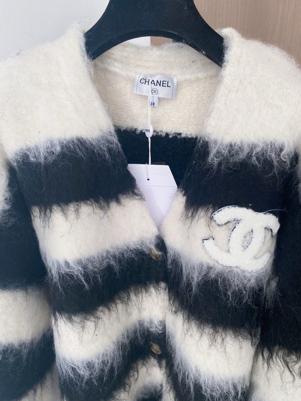 Chanel 2025 Cardigan Laine noire mélangée blanche